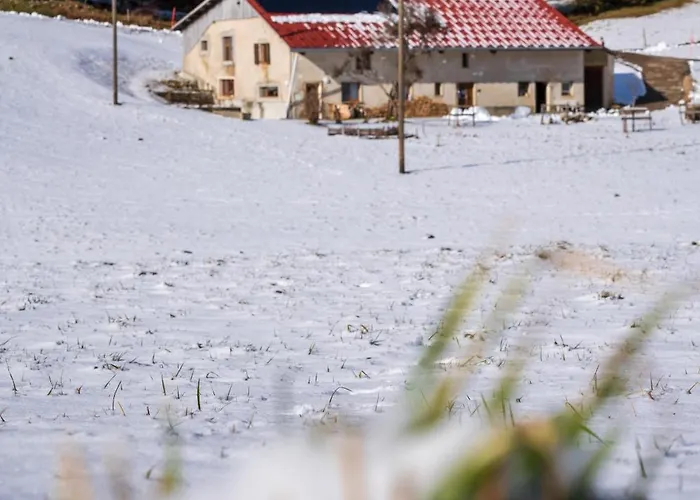 La Montagne Devant Bed & Breakfast