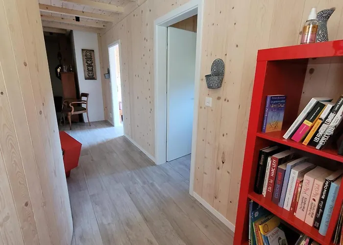 La Montagne Devant Bed & Breakfast *